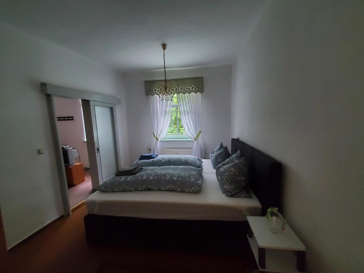 Ferienwohnung Am Rosengarten Loebau Luaran gambar
